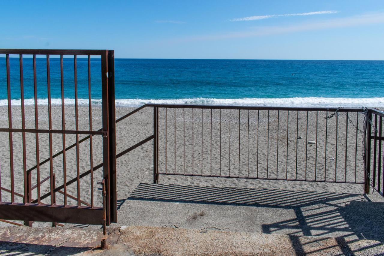 Beach House Acquamarina Летоянни Экстерьер фото